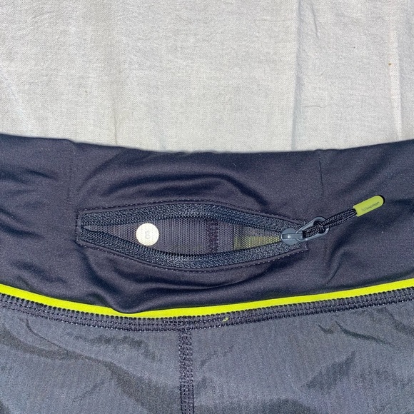 Lululemon Speed up Shorts - Picture 4 of 7